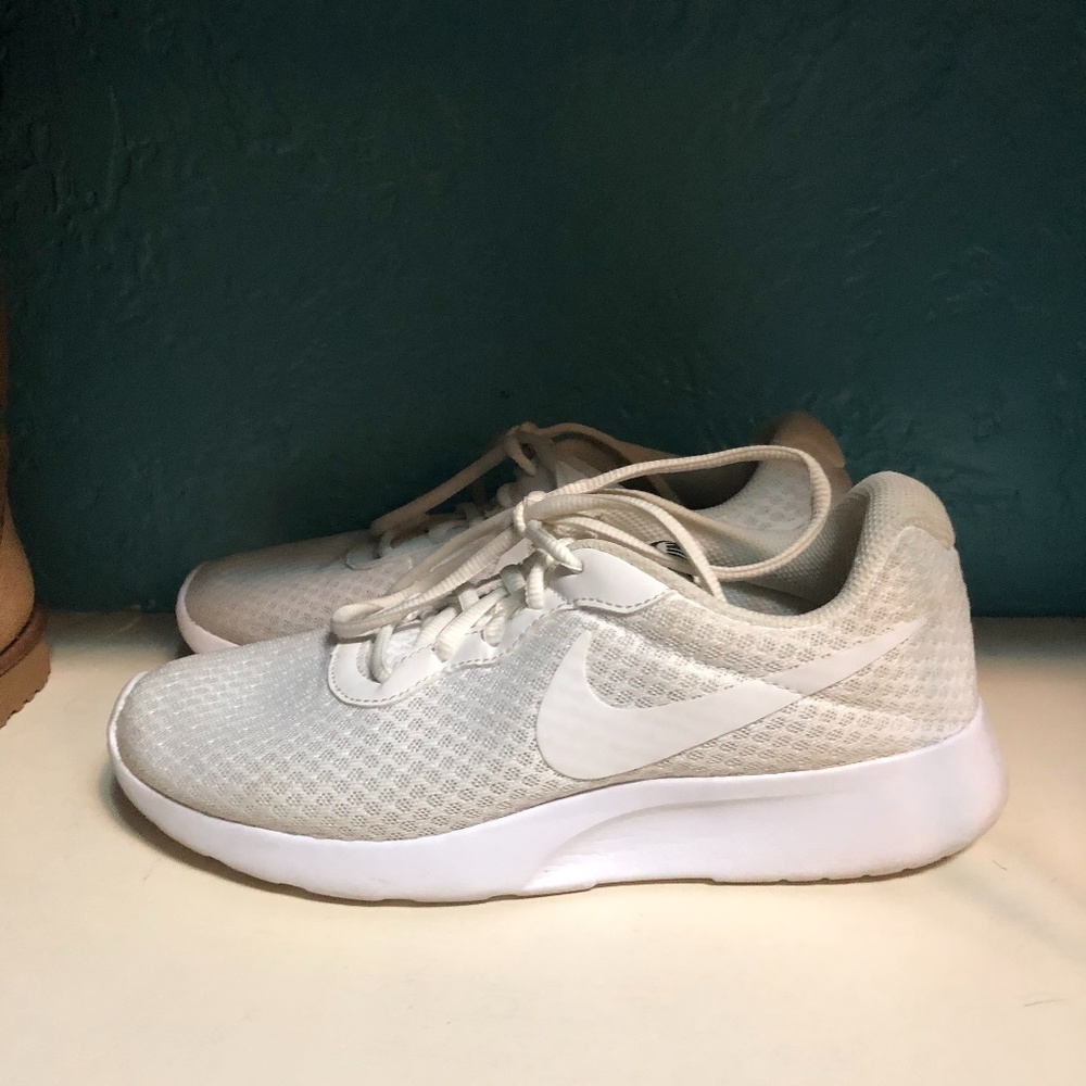 Nike Tanjun Shoes